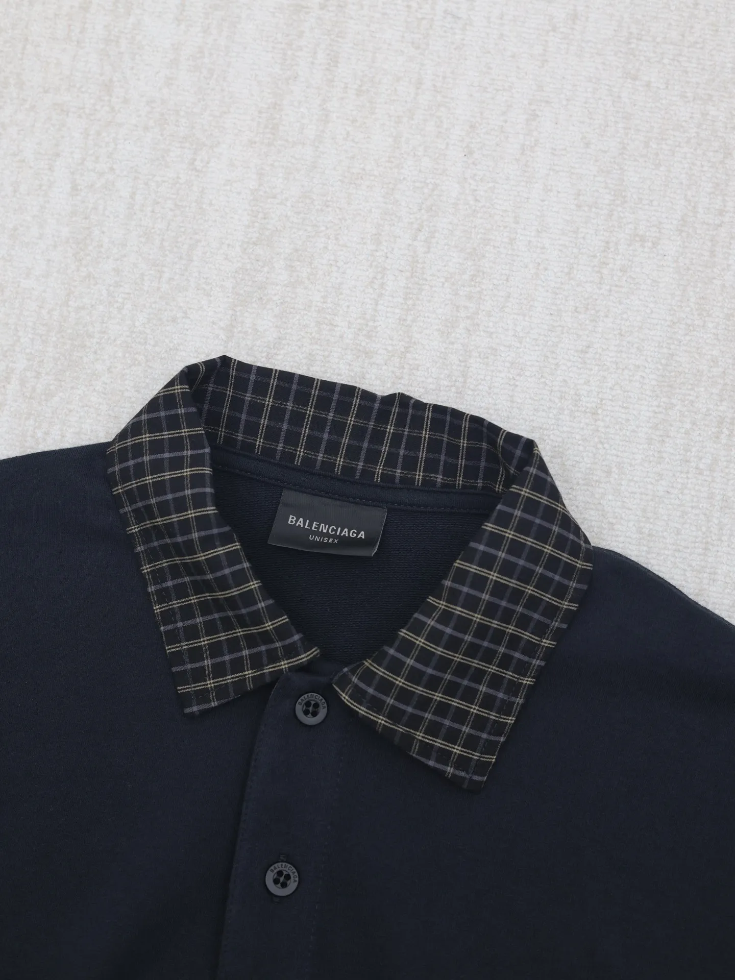 Balenciaga*2 25SS Series Polo 280 ， （280g） ， ， ， 。 Breathable ， ， 。 ： Barudan ， 0.05mm logo， ， ， 。 ， 3-5 ， ， 、 ， 。 ： ， ， ≥2.5mm， ， 。 Size：1/2